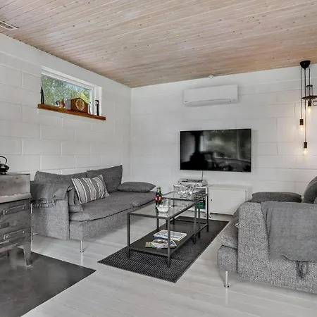 In Holbk With 2 Bedrooms And Wifi *