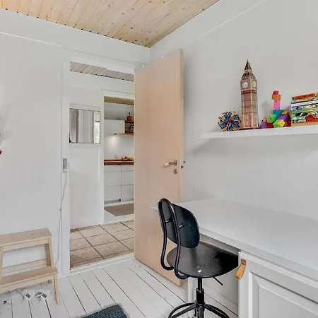 Tatil Evi In Holbk With 2 Bedrooms And Wifi